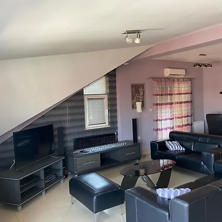 Black Group Apartment *